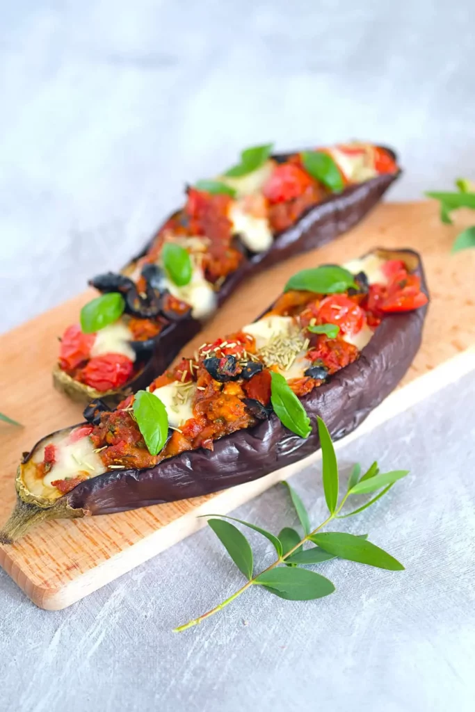 Aubergine farcie à la tomate et mozzarella vegan