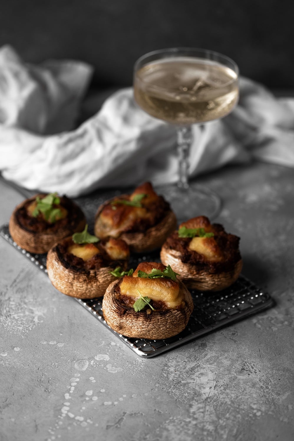 Champignons farcis vegan au haché végétal et au fauxmage - Healthy Alie