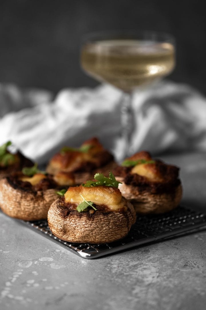 Champignons farcis vegan au haché végétal et au fauxmage - Healthy Alie