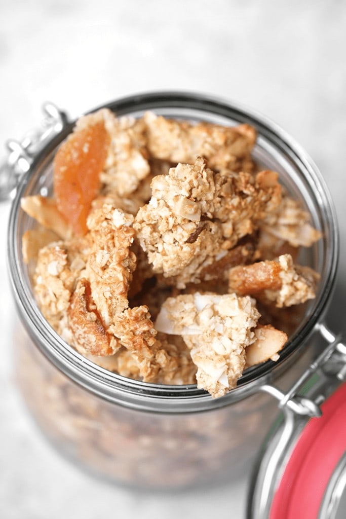 Muesli aux pistaches et abricots secs : recette healthy (4 étapes - 25 min)