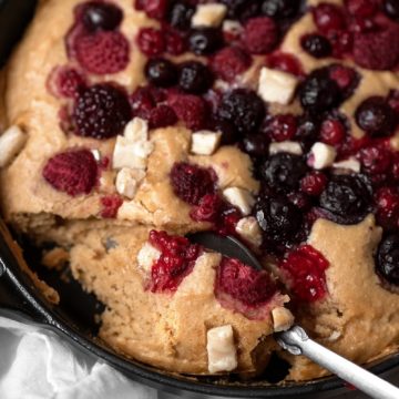 Cookie skillet vegan fruits rouges et chocolat blanc - Healthy Alie