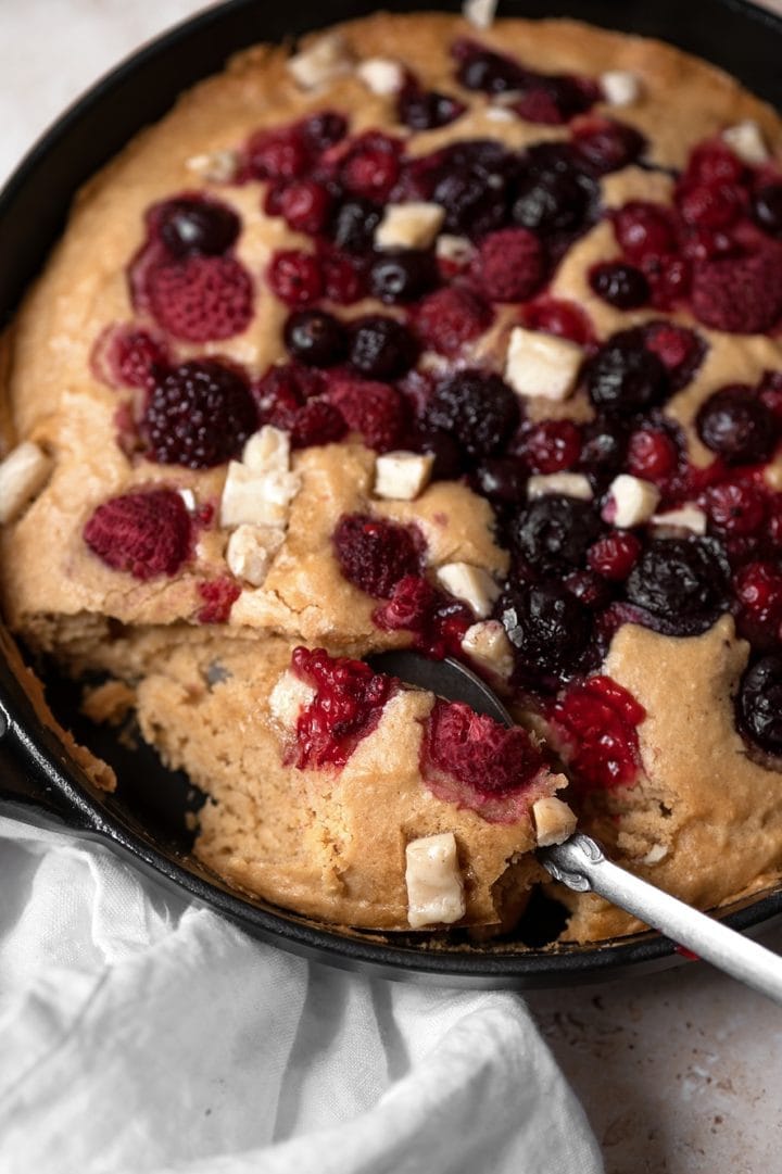 Cookie skillet vegan fruits rouges et chocolat blanc - Healthy Alie