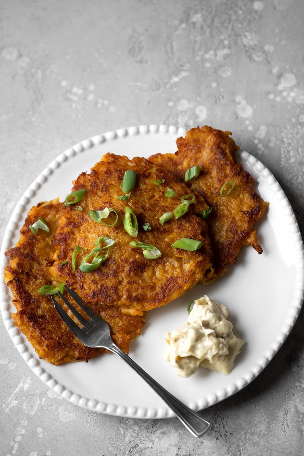 Latkes vegan au potiron et aux pommes de terre - Healthy Alie Latkes vegan au potiron et aux pommes de terre - Healthy Alie