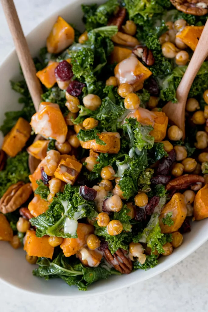 Ingrédients pour une salade de chou kale, patate douce et pois chiches