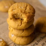 Cookies sans gluten à la citrouille et au tahini empilés