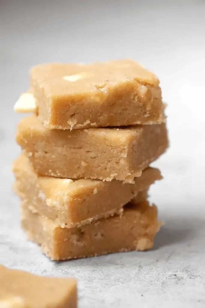 Barres à la farine de coco et banane prêtes à conserver