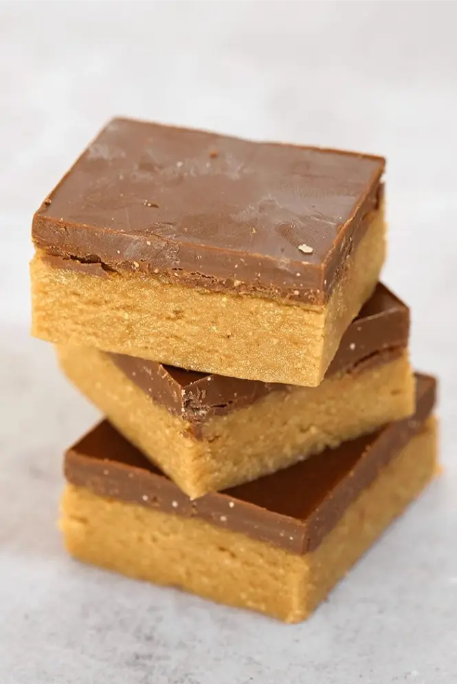 Barres sans cuisson au beurre de cacahuète et chocolat
