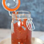 Ketchup maison sans sucre ajouté dans un petit bol