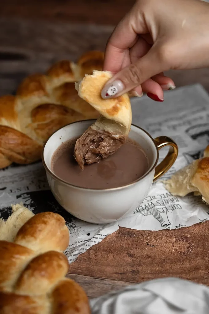 Pain natté et chocolat communion