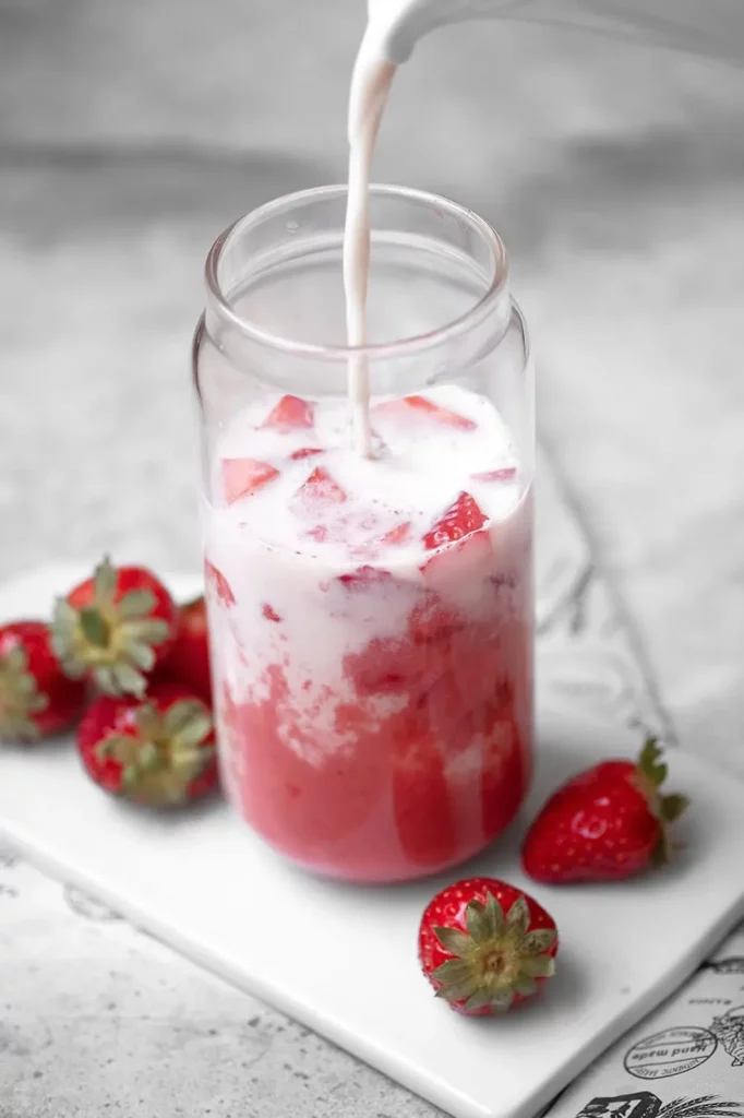 Lait à la fraise vegan maison inspiré du strawberry milk
